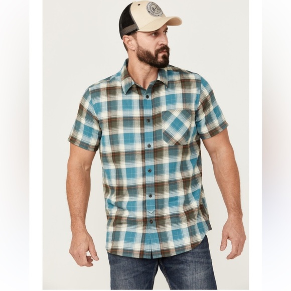 Wrangler Other - Wrangler Blue and White Casual Button Down Shirt Short sleeve plaid size medium